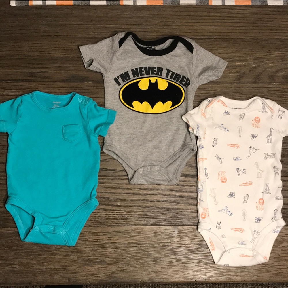 💙Assorted Infant Onesies: 6Mo - 3 Pack 💙
